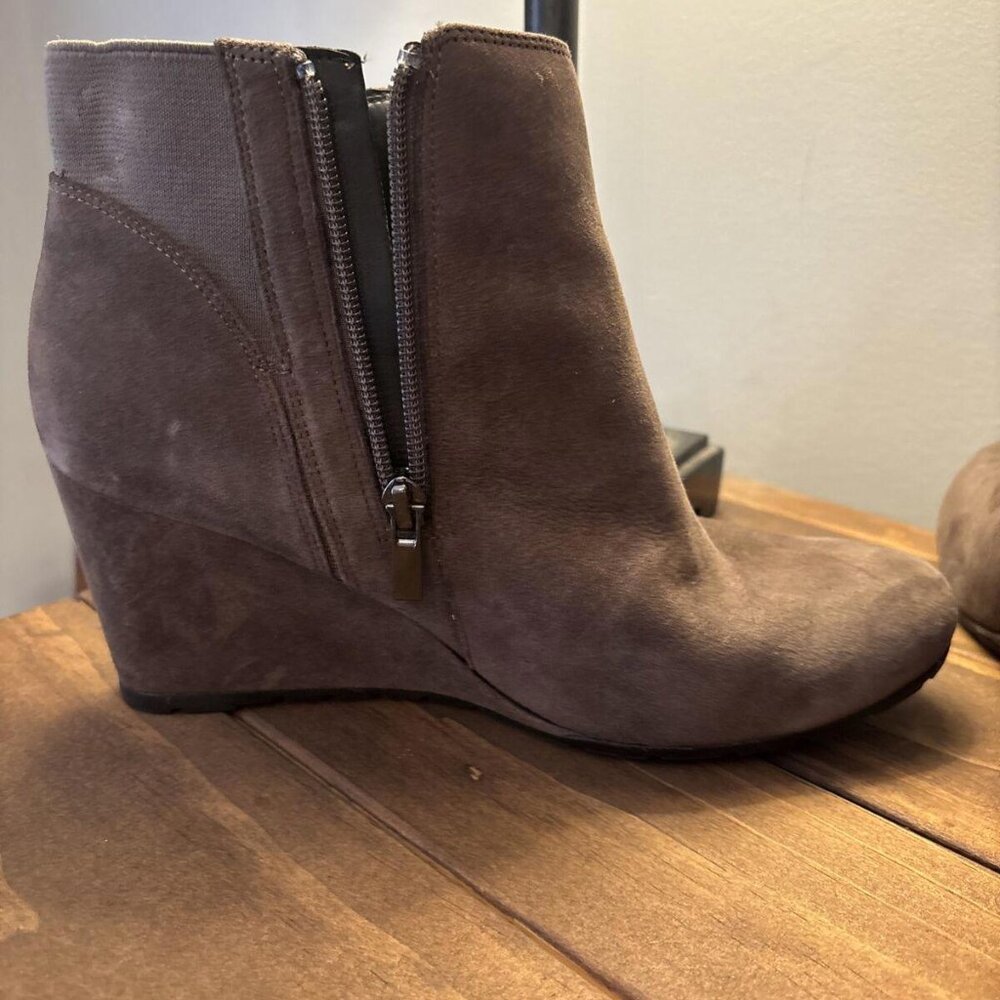 Clarks Brown Suede Leather High Wedge Heel Lace Up Ankle Boots Sz 8.5M. Casual - Picture 5 of 8